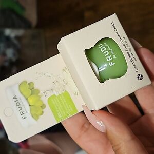 FRUDIA Green grape pore control cream